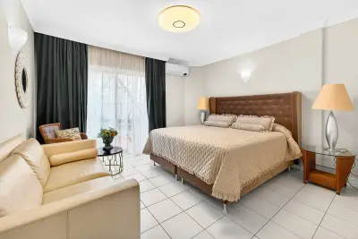 Amplio dormitorio con zona de estar
