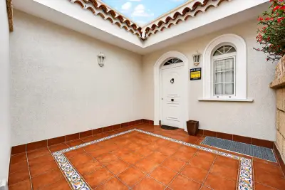 Encantador patio de entrada privado